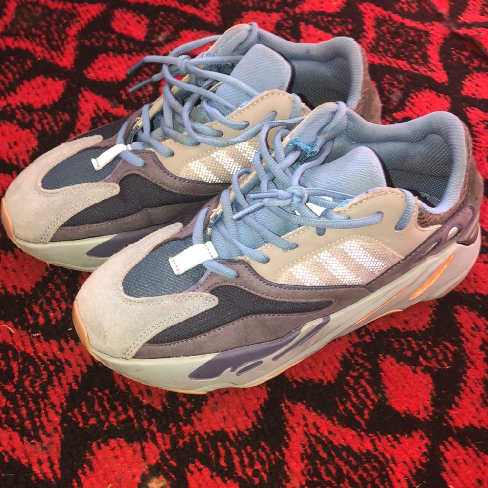 Yeezy 700 Carbon Blue